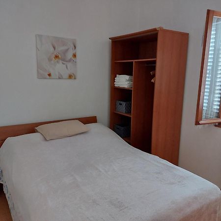 Goga Apartment Petrcane Bagian luar foto